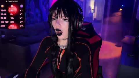 Amelia Aley  online show from November 2, 2025, 10:50 am