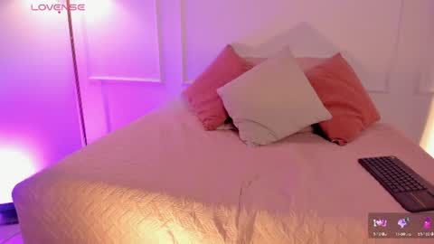 Snapshot of amelia_sanz chatting on July 2, 2026, 12:22 pm Amelia online show from July 2, 2026, 12:22 pm