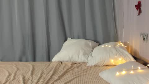 Snapshot of amelia_skyy chatting on October 29, 2025, 2:47 am Anna online show from October 29, 2025, 2:47 am