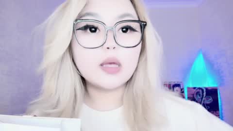 Snapshot of amelia_sunlight chatting on December 13, 2024, 12:31 am Amelia online show from December 13, 2024, 12:31 am