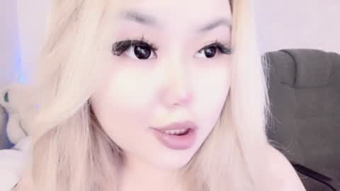 Snapshot of amelia_sunlight chatting on December 22, 2024, 11:09 pm Amelia online show from December 22, 2024, 11:09 pm