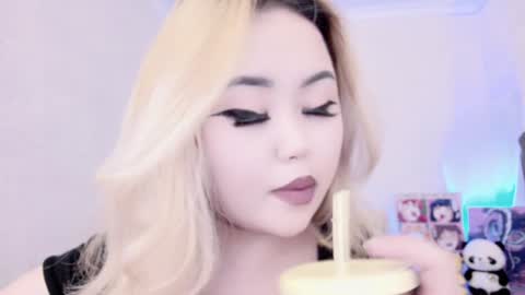 Snapshot of amelia_sunlight chatting on February 3, 2025, 12:04 am Amelia online show from February 3, 2025, 12:04 am