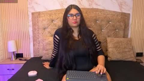 AMELIA CASTELL  online show from March 13, 2026, 1:40 pm