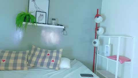Snapshot of amelialaurent_ chatting on June 11, 2026, 12:32 am amelialaurent_ online show from June 11, 2026, 12:32 am
