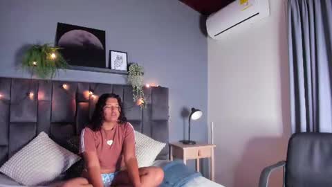Snapshot of amelialaurent_ chatting on June 14, 2026, 11:45 am amelialaurent_ online show from June 14, 2026, 11:45 am