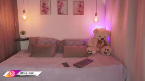 Snapshot of amelie_gonzalez chatting on September 22, 2025, 7:16 pm online show from September 22, 2025, 7:16 pm