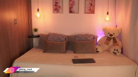 Snapshot of amelie_gonzalez chatting on September 27, 2025, 8:58 pm online show from September 27, 2025, 8:58 pm