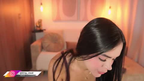 Snapshot of amelie_gonzalez chatting on November 19, 2025, 7:25 pm online show from November 19, 2025, 7:25 pm