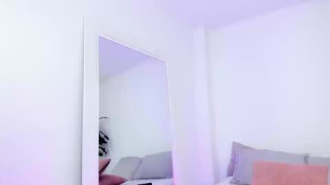 Amelie  online show from September 19, 2025, 9:48 pm