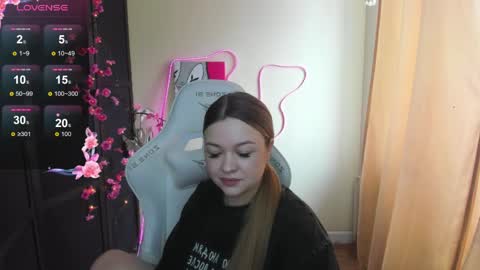 Snapshot of ameliepeach chatting on April 6, 2026, 4:57 am Amelie online show from April 6, 2026, 4:57 am