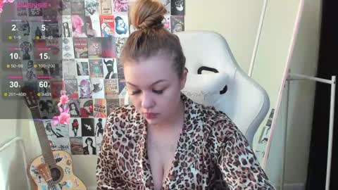 Amelie online show from May 1, 2026, 1:43 am