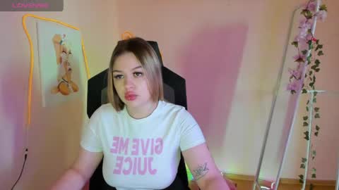 Amelie online show from May 20, 2026, 1:34 am
