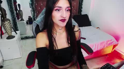 Snapshot of amelierouss chatting on January 2, 2025, 2:00 am AMELIEROUS .. see you tomorrow kisses online show from January 2, 2025, 2:00 am
