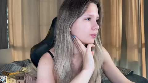 Ameliia castro online show from October 5, 2025, 9:51 am