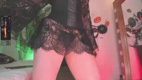 Snapshot of ameliie_brown chatting on October 22, 2025, 1:28 am Amelie online show from October 22, 2025, 1:28 am