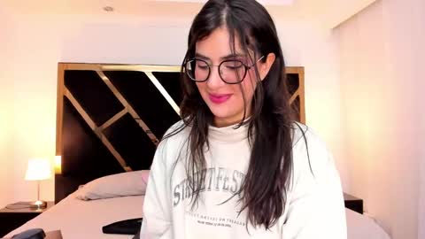 Snapshot of ameliie_saenz chatting on February 4, 2025, 10:55 pm Ameli online show from February 4, 2025, 10:55 pm