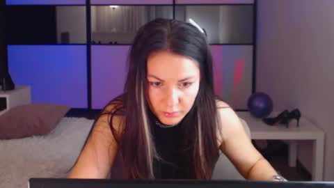 amelinamersi online show from March 16, 2026, 8:13 pm