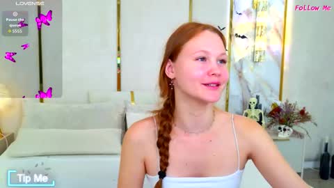 AmeliRoyse online show from November 3, 2025, 5:03 pm