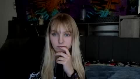 Snapshot of amethystmoon18 chatting on March 2, 2026, 8:15 pm amethystmoon18 online show from March 2, 2026, 8:15 pm