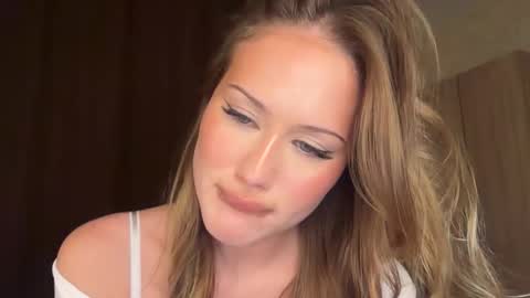 Snapshot of ami_amora chatting on November 8, 2025, 7:01 pm ami_amora online show from November 8, 2025, 7:01 pm