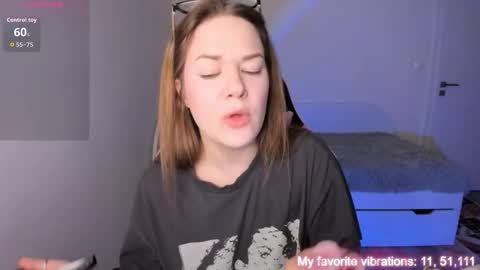 Snapshot of ami_amour_ chatting on January 8, 2026, 4:31 pm Hi-hi I am Kate welcome to my sexy room online show from January 8, 2026, 4:31 pm