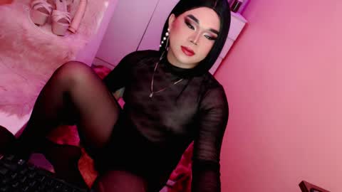 Snapshot of amiadoll chatting on February 6, 2025, 5:19 pm Queen Mireska online show from February 6, 2025, 5:19 pm