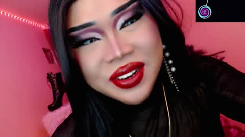 Queen Mireska online show from November 14, 2025, 4:28 pm