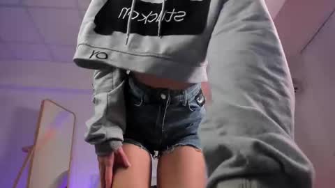 AMIRA WOW online show from December 1, 2025, 4:01 pm