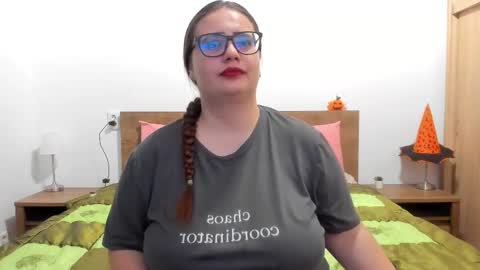 Amira Vyxen online show from November 21, 2025, 9:13 pm