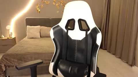 Ammy  dont forget to thumbs up me  online show from December 15, 2025, 3:55 am