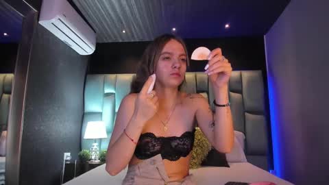 Snapshot of ammyjoness_ chatting on February 21, 2026, 11:44 am Ammy Jones online show from February 21, 2026, 11:44 am