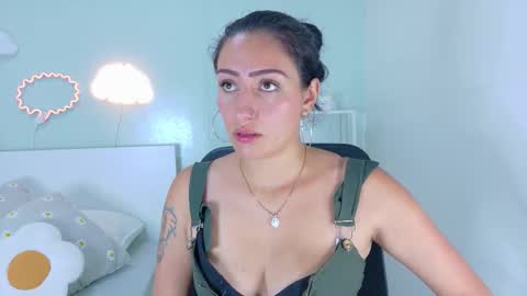 Snapshot of ammyrouse__ chatting on February 18, 2026, 11:06 am A M M Y online show from February 18, 2026, 11:06 am