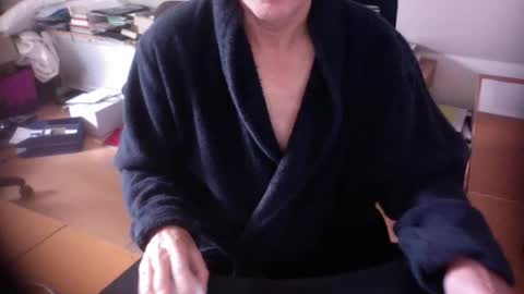 Amor2200 online show from September 17, 2025, 7:43 am