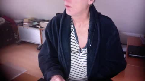 Amor2200 online show from November 28, 2025, 10:18 am