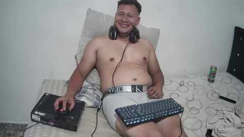 Snapshot of amordebandidos chatting on January 24, 2025, 1:13 am amordebandidos online show from January 24, 2025, 1:13 am