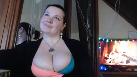 Snapshot of amorelara chatting on December 14, 2024, 10:56 am amorelara online show from December 14, 2024, 10:56 am