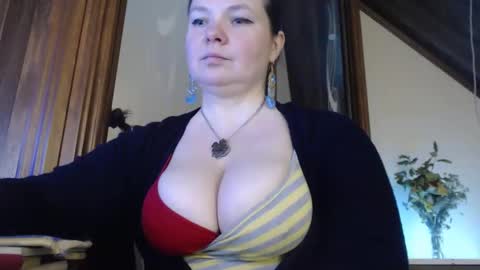 Snapshot of amorelara chatting on February 17, 2025, 10:07 am amorelara online show from February 17, 2025, 10:07 am