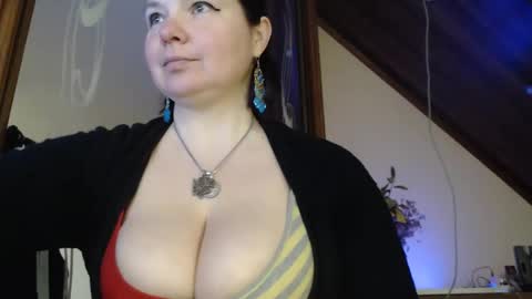 Snapshot of amorelara chatting on March 1, 2025, 11:39 am amorelara online show from March 1, 2025, 11:39 am