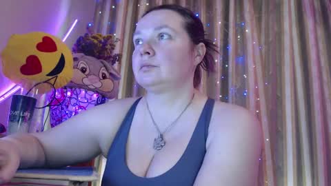 amorelara online show from April 23, 2026, 8:46 am