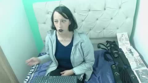 amoremerchmar online show from July 7, 2026, 2:58 am