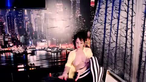 Snapshot of amour_sweet chatting on October 31, 2025, 6:31 pm Sarah online show from October 31, 2025, 6:31 pm