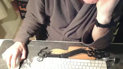 amslave4f online show from January 10, 2026, 8:05 am