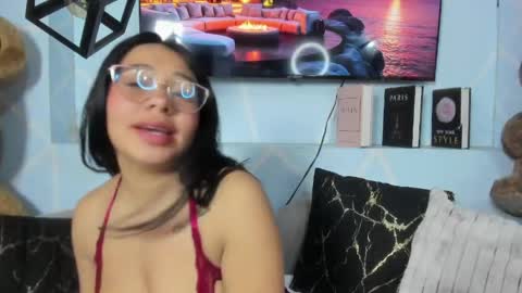 Emy Noa  online show from May 6, 2026, 1:14 am