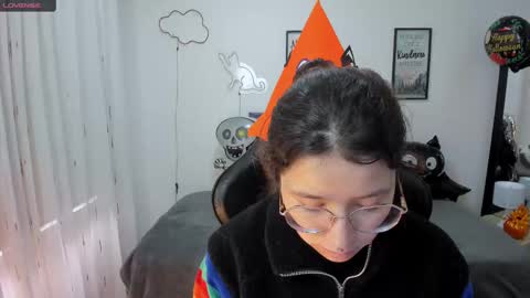 Snapshot of amy_sophiaa chatting on October 23, 2025, 12:15 pm Amy sophia 3 online show from October 23, 2025, 12:15 pm