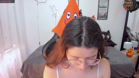 Snapshot of amy_sophiaa chatting on October 24, 2025, 12:56 pm Amy sophia 3 online show from October 24, 2025, 12:56 pm