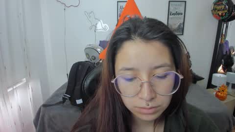 Snapshot of amy_sophiaa chatting on October 27, 2025, 12:42 pm Amy sophia 3 online show from October 27, 2025, 12:42 pm