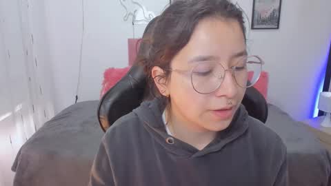 Snapshot of amy_sophiaa chatting on November 10, 2025, 1:10 pm Amy sophia 3 online show from November 10, 2025, 1:10 pm