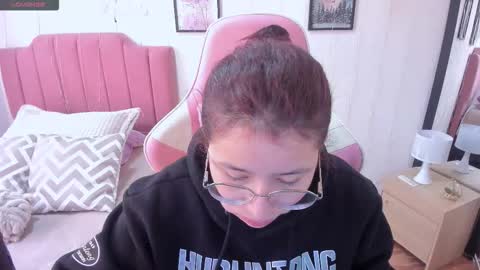 Snapshot of amy_sophiaa chatting on January 8, 2026, 12:40 pm Amy sophia 3 online show from January 8, 2026, 12:40 pm