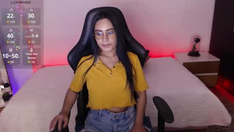 Mia Cristancho online show from November 2, 2025, 3:03 pm