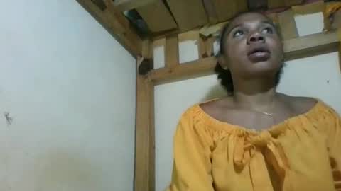 Snapshot of amyatche chatting on May 26, 2026, 6:20 am Amyatche online show from May 26, 2026, 6:20 am